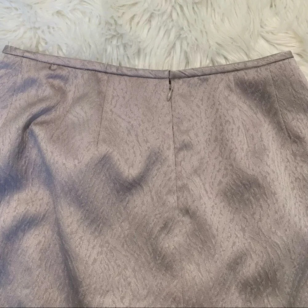 Nipon Boutiqe Women's Size 8 Petite Pencil Skirt Textured Light Gray Sheen Lined